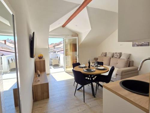 Penthouse Apartment Dijana One Bedroom Apartment with Terrace