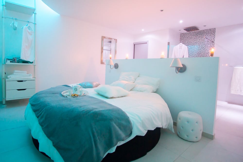 Love Loft — 4-Star Luxury Hotel in Bordeaux, France