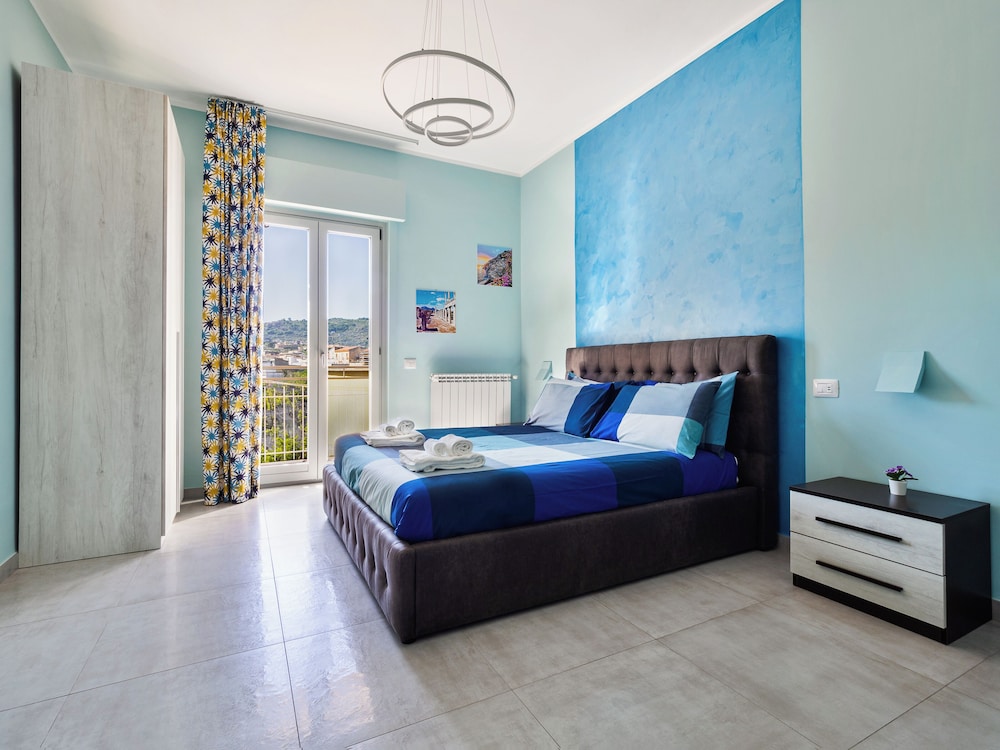 Blue Sky Sorrento Apartment Free Parking — 4-Star Luxury Hotel in Meta, Italy