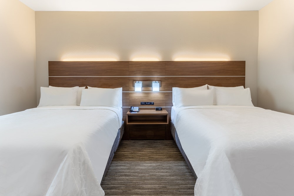 Holiday Inn Express & Suites Kearney by IHG - photo 17