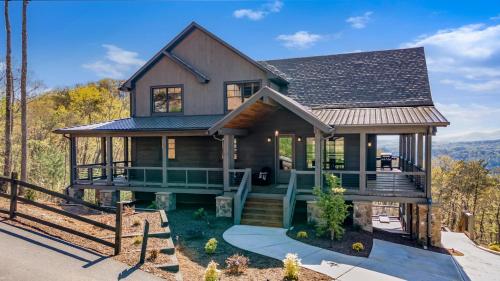 Mountain Air Luxury Mountain View Cabin — 4-Star Luxury Hotel in Blue Ridge, United States