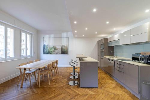 Renovated Apartment 80m2 6P 2BR Cannes Palm Beach — 4-Star Luxury Hotel in Cannes, France