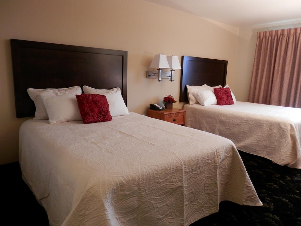 Grand View Inn & Suites - photo 11