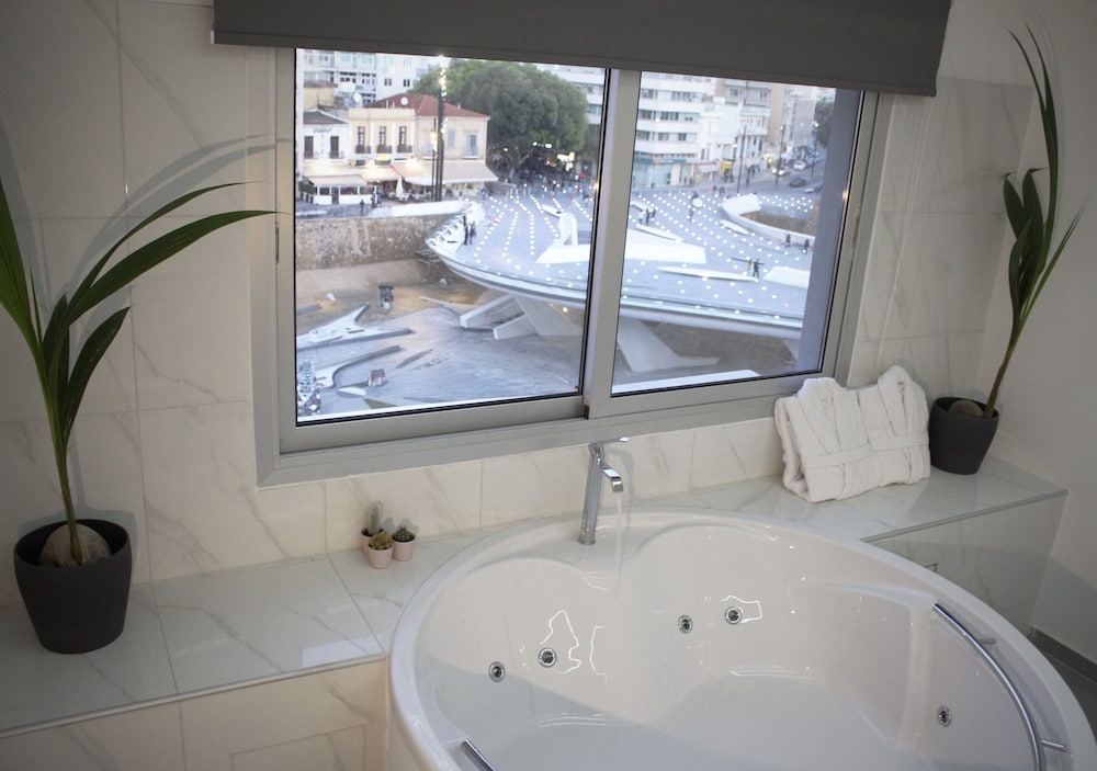 Purple Orange Luxury Suites