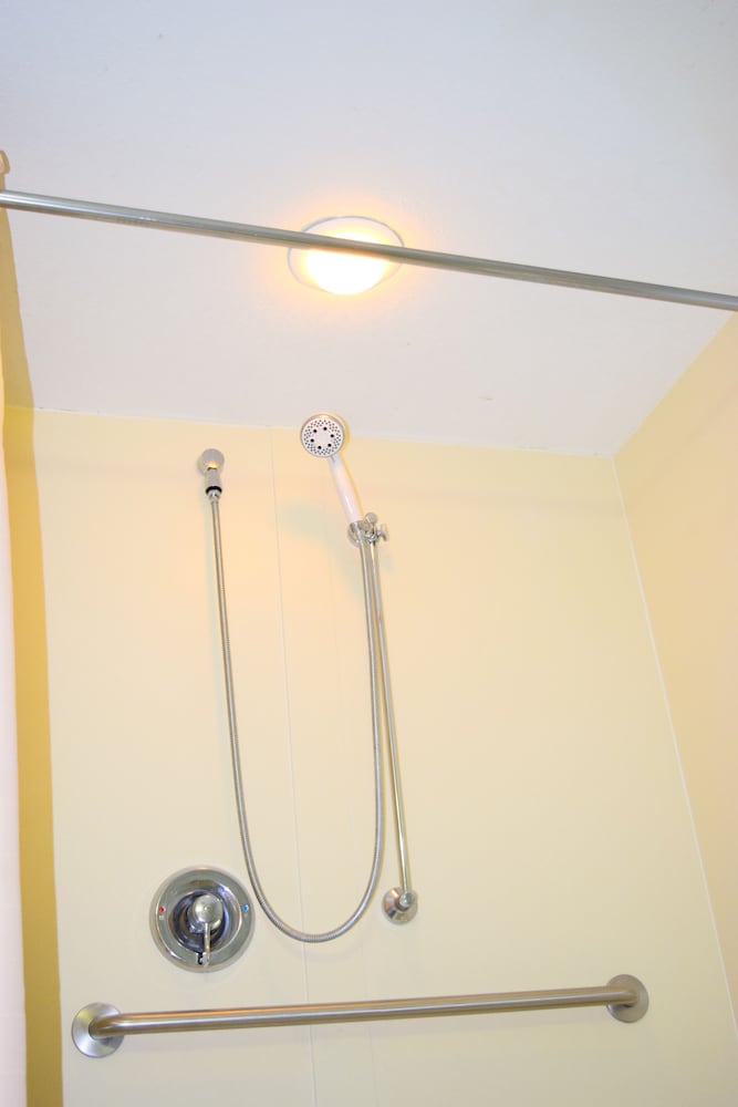 Days Inn by Wyndham Rock Falls - photo 24