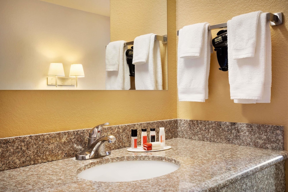 Travelodge by Wyndham Gillette - photo 14