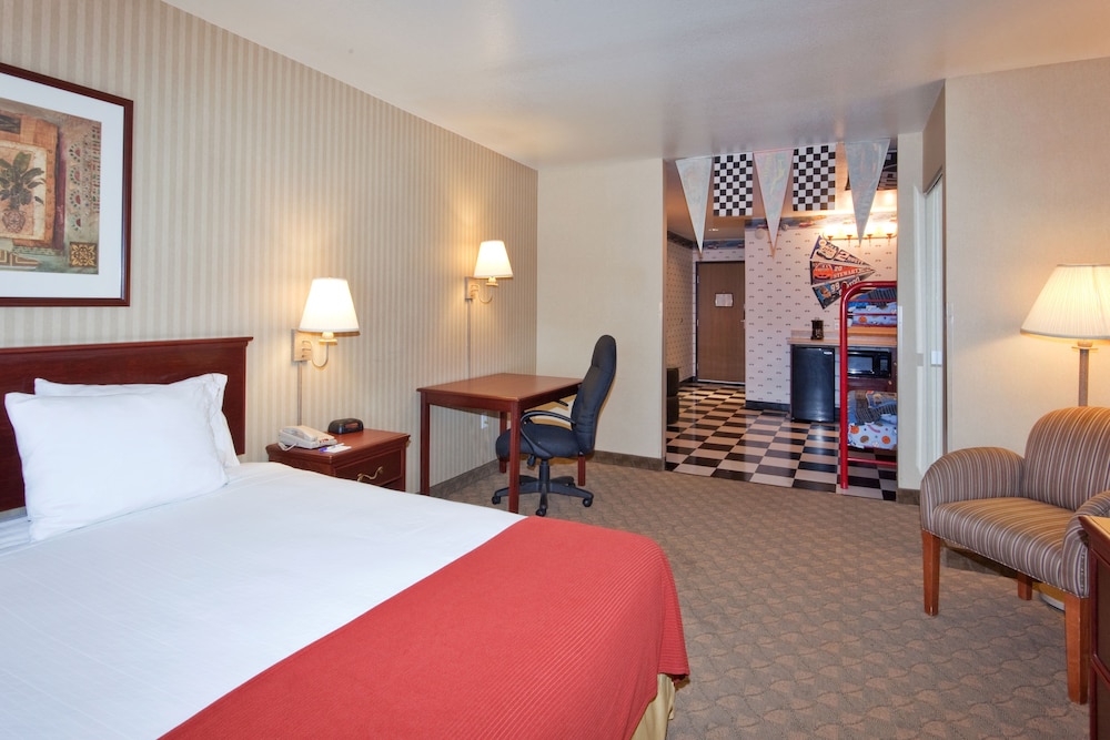 Holiday Inn Express Hotel & Suites Henderson an IHG Hotel - photo 2