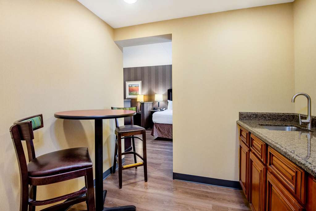 La Quinta Inn & Suites by Wyndham Bel Air I 95 Exit 77A - photo 19
