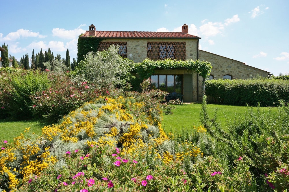 Podere Il Pino — 4-Star Luxury Hotel in Poggibonsi, Italy