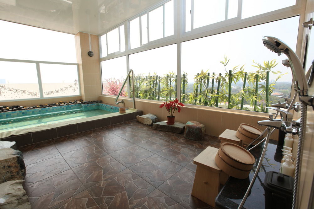 Super Hotel Yangon ヤンゴン スーパーホテル - carbon neutral hotel in Yangon