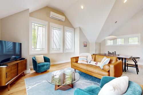 Edgecomb Riverhouse - carbon neutral hotel in Edgecomb