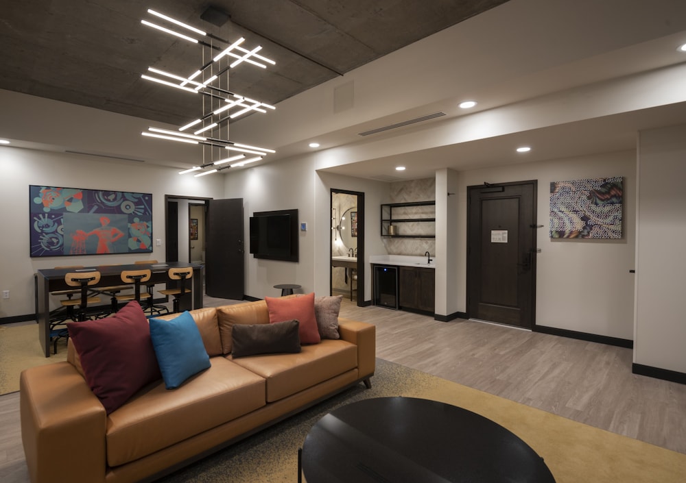 Hotel Indigo Tulsa DWTN Entertainment Area by IHG - photo 7
