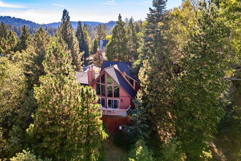 Mystic Ridge by Avantstay Game Room Views in Lake Arrowhead, United States