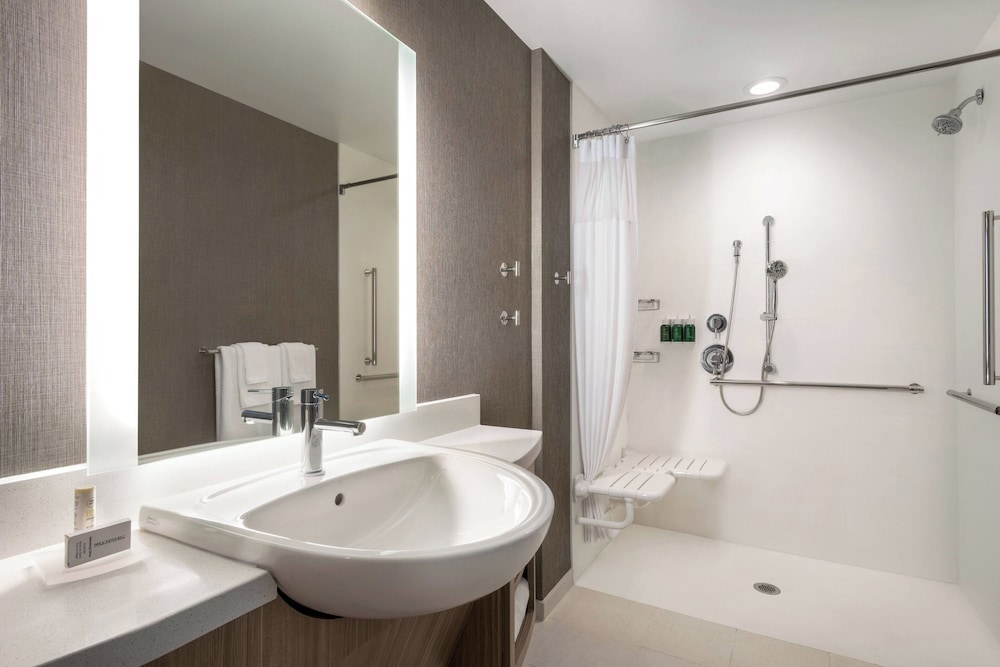 SpringHill Suites by Marriott Milwaukee West Wauwatosa - photo 15