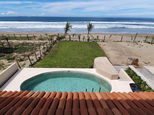 New Beachfront Villa in Playa Blanca — 4-Star Luxury Hotel in Ixtapa-Zihuatanejo, Mexico