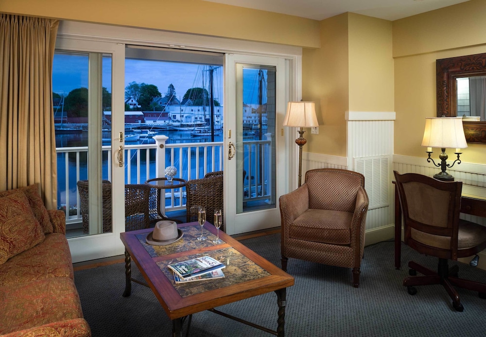 Grand Harbor Inn - photo 12