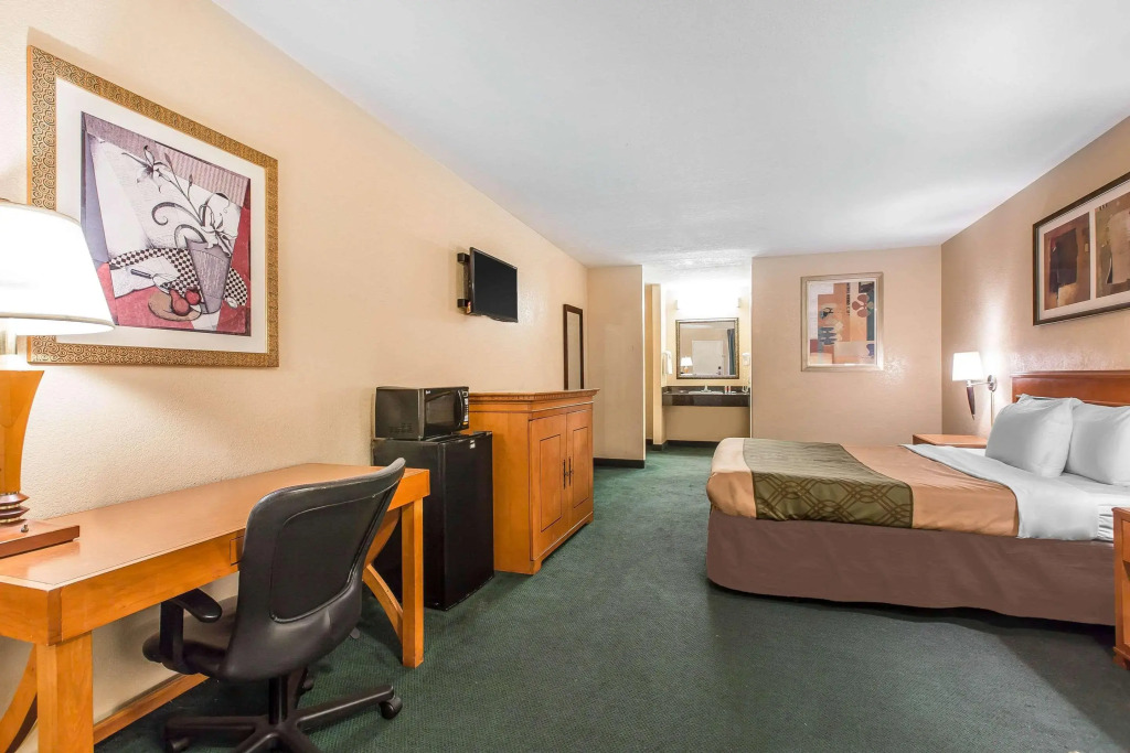 Econo Lodge Inn & Suites El Cajon San Diego East - photo 20