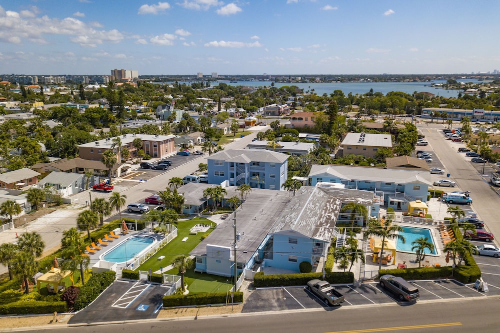 St Pete Beach Suites - photo 60