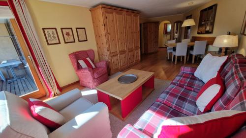 Chesa Bellaval Haus Rizza 2 1 2 Zimmerwohnung — 4-Star Luxury Hotel in Silvaplana, Switzerland