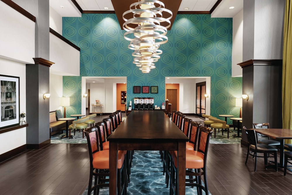 Hampton Inn & Suites Mishawaka South Bend at Heritage Square - photo 3