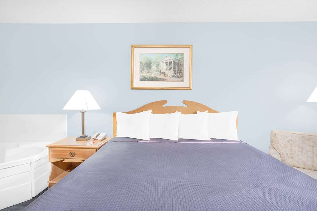 Howard Johnson by Wyndham Staunton - photo 35