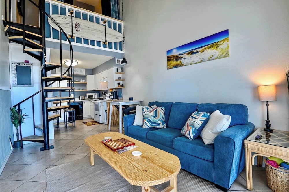 Walk to Beach Pool Sleeps 6 — 4-Star Luxury Hotel in Gulf Shores, United States