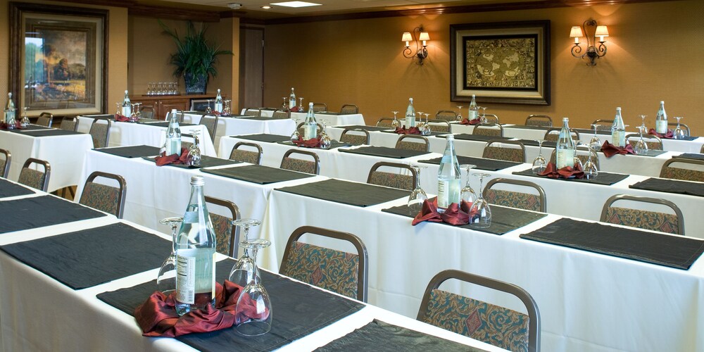Grand Gateway Hotel - photo 14