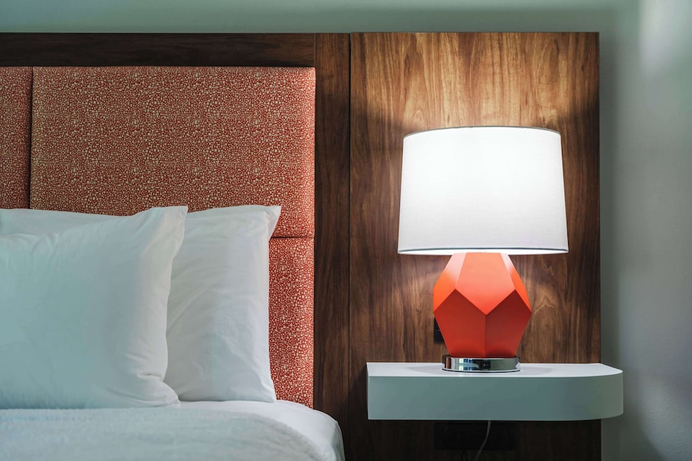 Hampton Inn Milford - photo 7