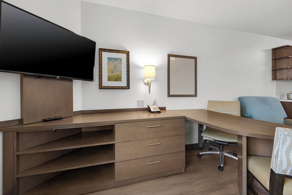 Candlewood Suites Pensacola University Area by IHG - photo 4