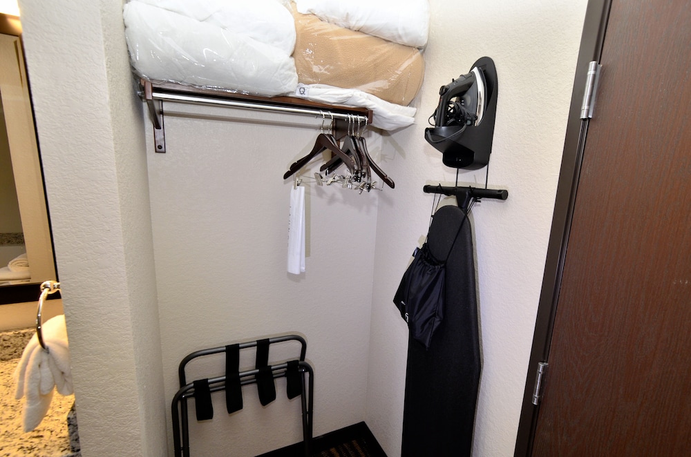 Cobblestone Inn & Suites Manning - photo 15