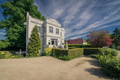 Ferienwohnungen Gutshaus Krummin — 4-Star Luxury Hotel in Wolgast, Germany