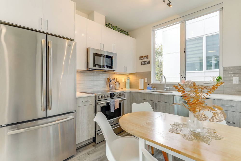 Hub for World Cup Fever Pet friendly Seattle Base — 4-Star Luxury Hotel in Seattle, United States