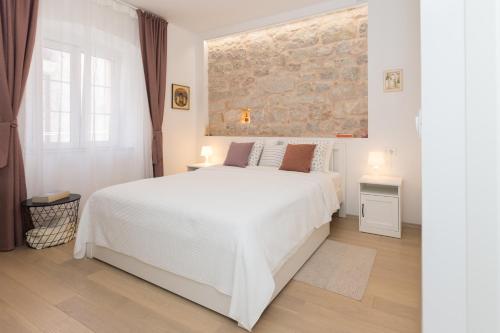 Liberty Town Center Room