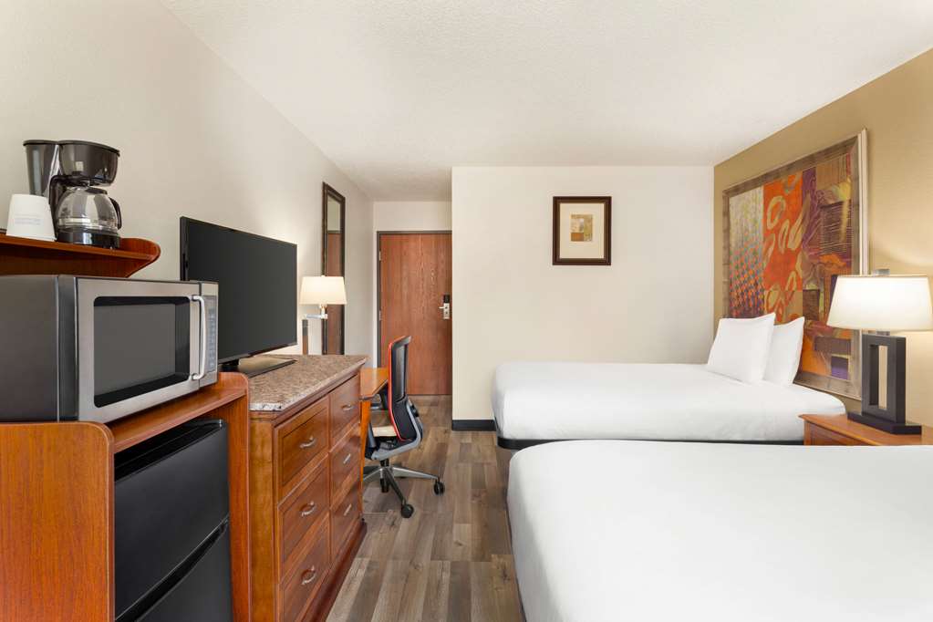 Baymont by Wyndham Hutchinson - photo 12