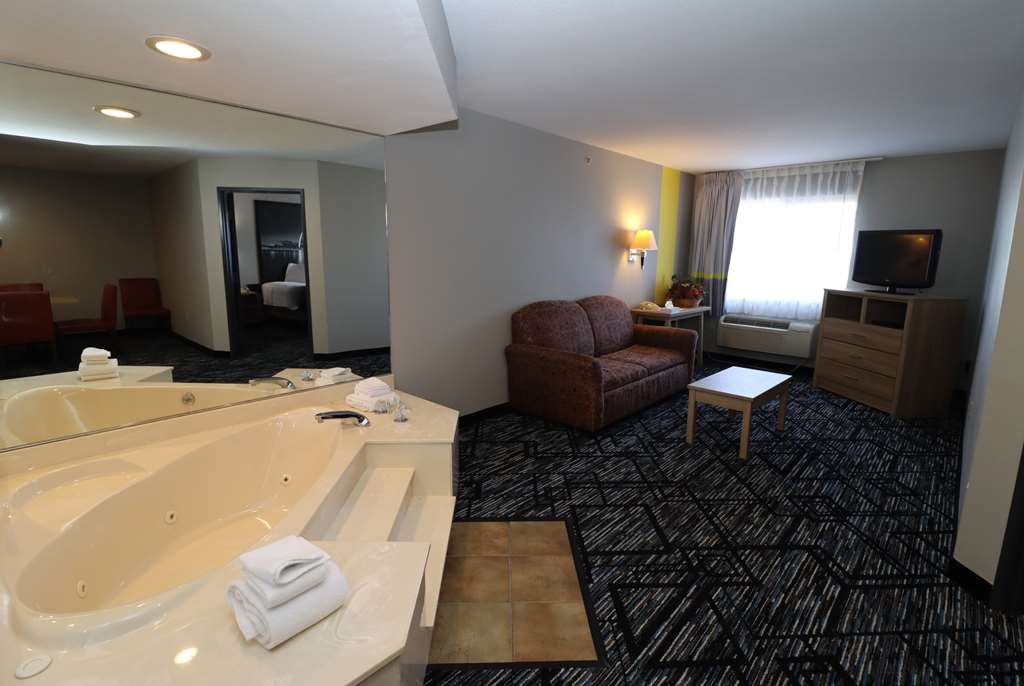 Super 8 by Wyndham Perryville - photo 18