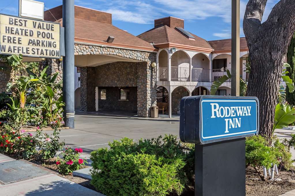 Rodeway Inn Magic Mountain Area - photo 2