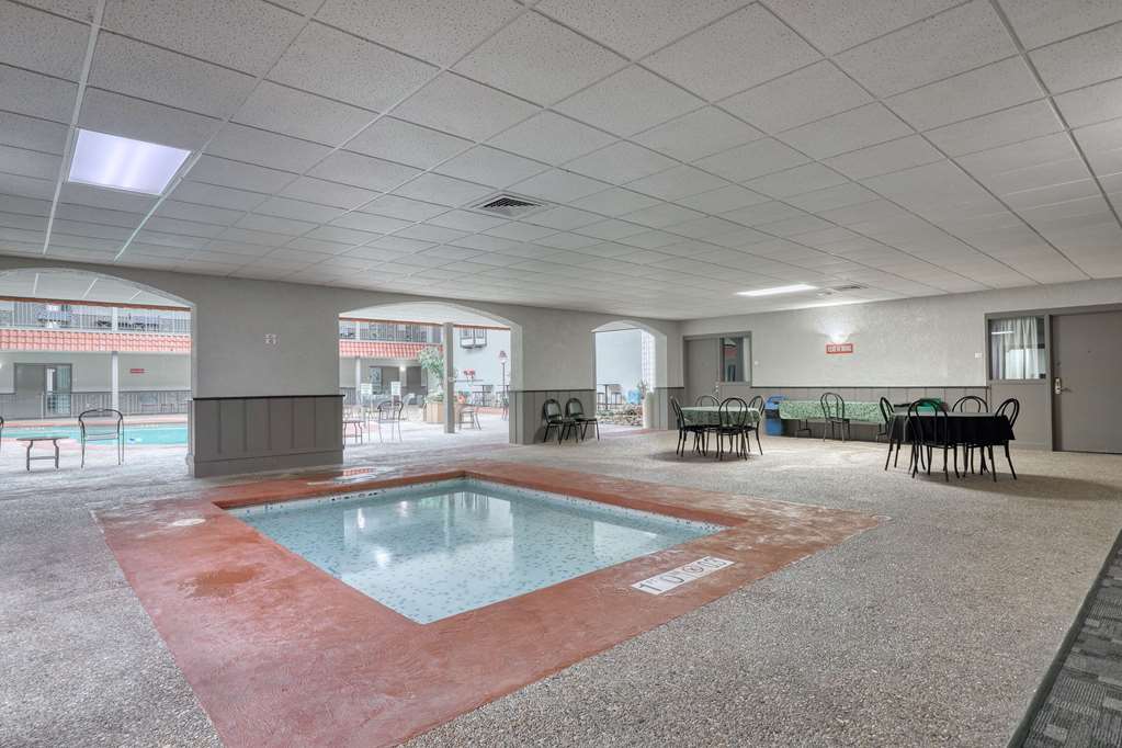 Quality Inn & Suites Green Bay Downtown - photo 50