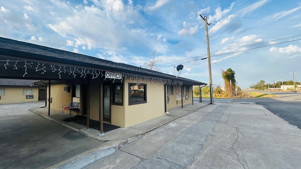 Relax Inn By OYO Sulphur Hwy 90 - photo 27