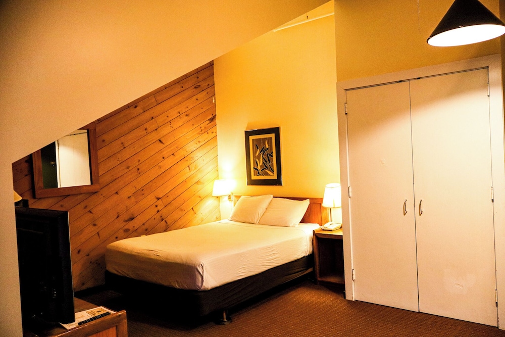 Snowy Owl Inn And Resort - photo 9
