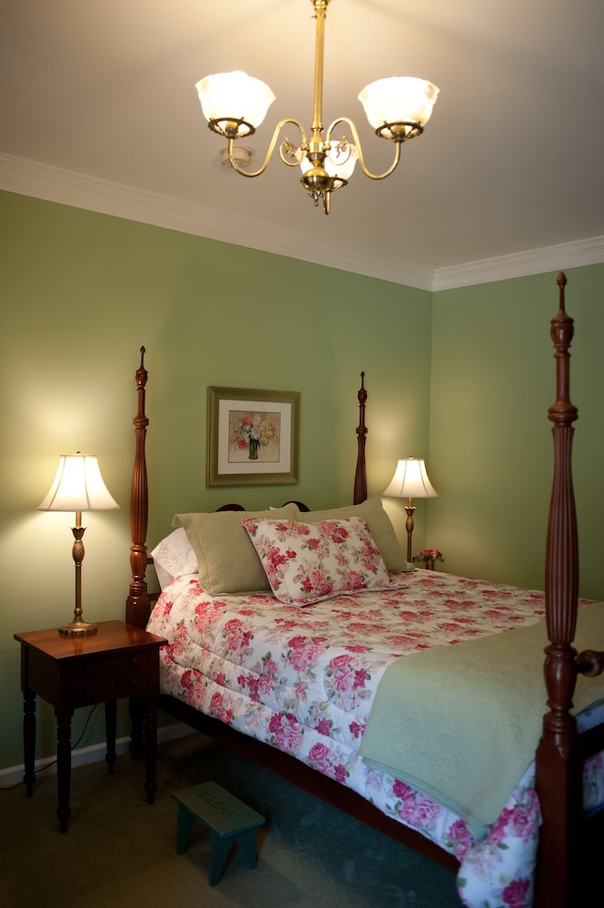 The Green Tree Inn - photo 18