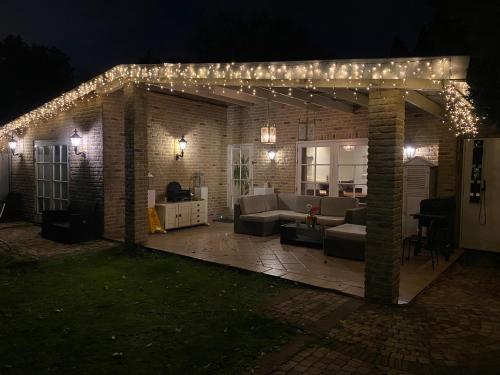 Bungalow between Amsterdam and Haarlem with sauna — 4-Star Luxury Hotel in Vijfhuizen, Netherlands