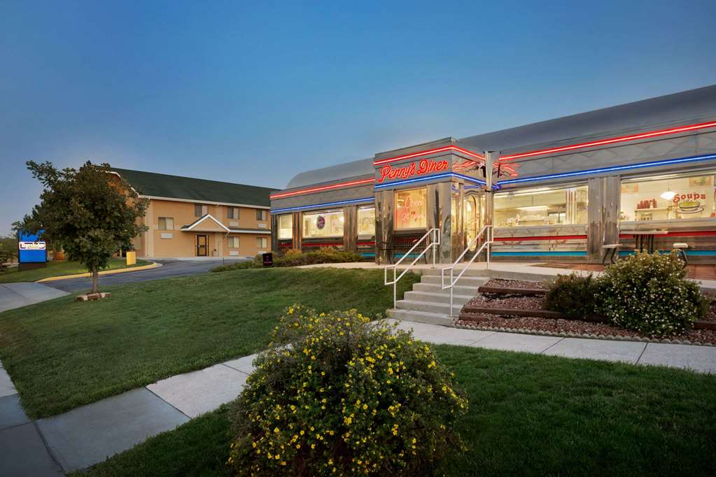 Travelodge by Wyndham Cheyenne - photo 4