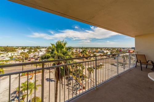 Top Floor John's Pass Village Views Madeira Norte #503 — 4-Star Luxury Hotel in Saint Pete Beach, United States