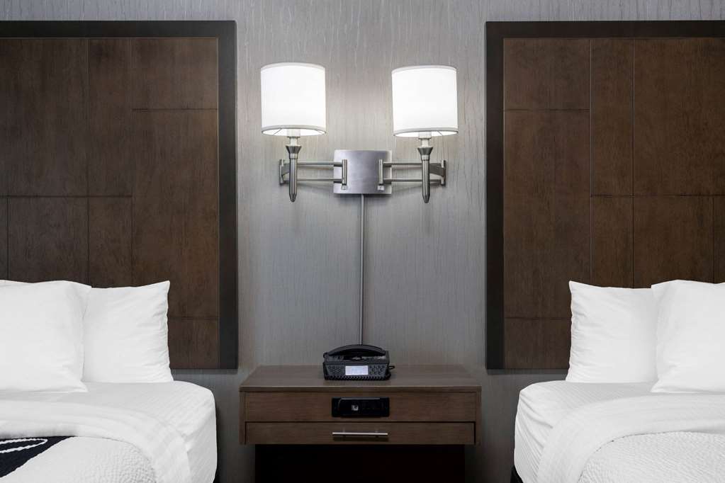 La Quinta Inn & Suites by Wyndham Anchorage Airport - photo 17