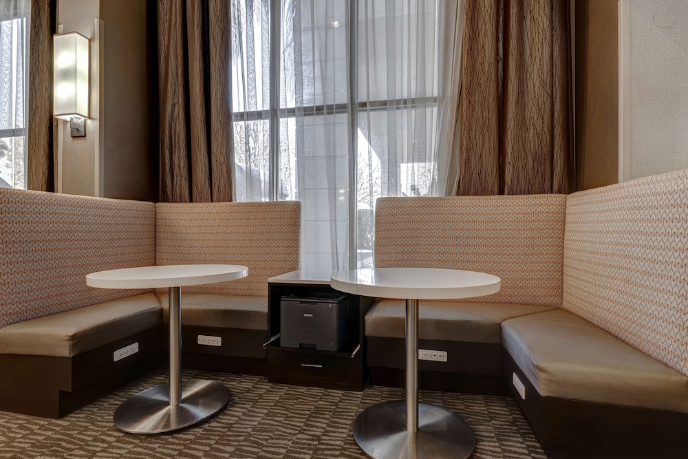 Hampton Inn & Suites Tulare - photo 2