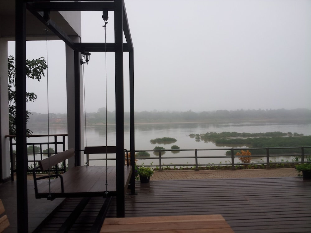 Norn Nab Dao Rimkhong in Chiang Khan, Thailand