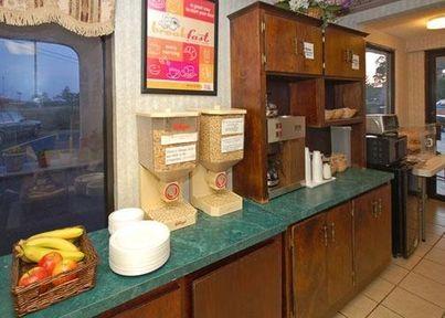 Econo Lodge Martinez - photo 6