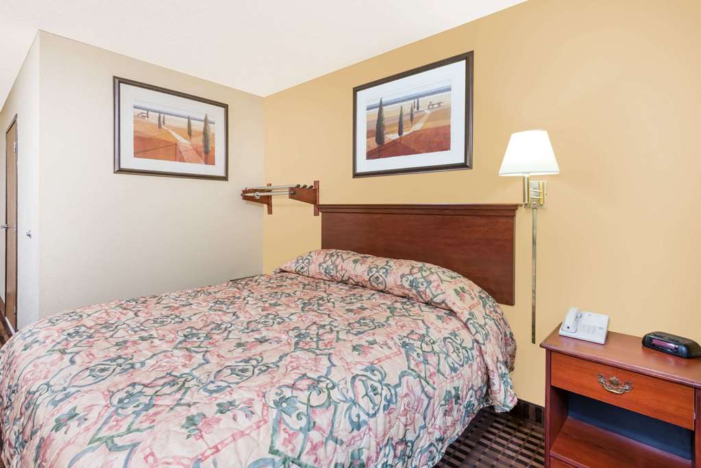 Super 8 by Wyndham La Vale Cumberland Area - photo 5