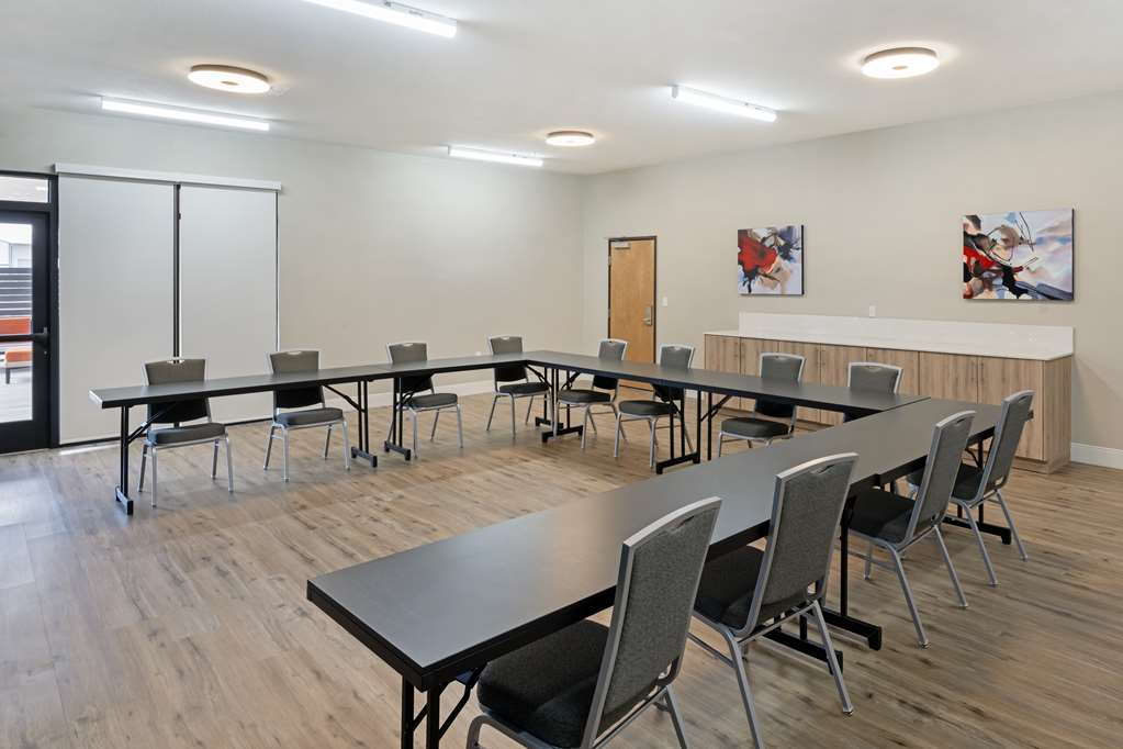 Best Western Plus Executive Residency Carlsbad Hotel - photo 8