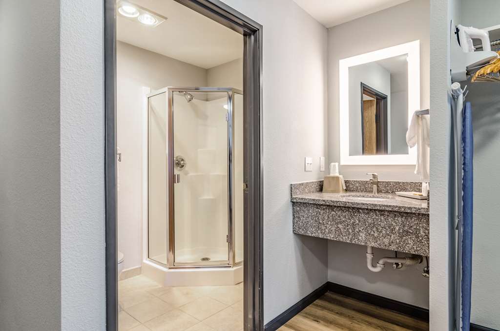 Red Lion Inn & Suites Des Moines - photo 29